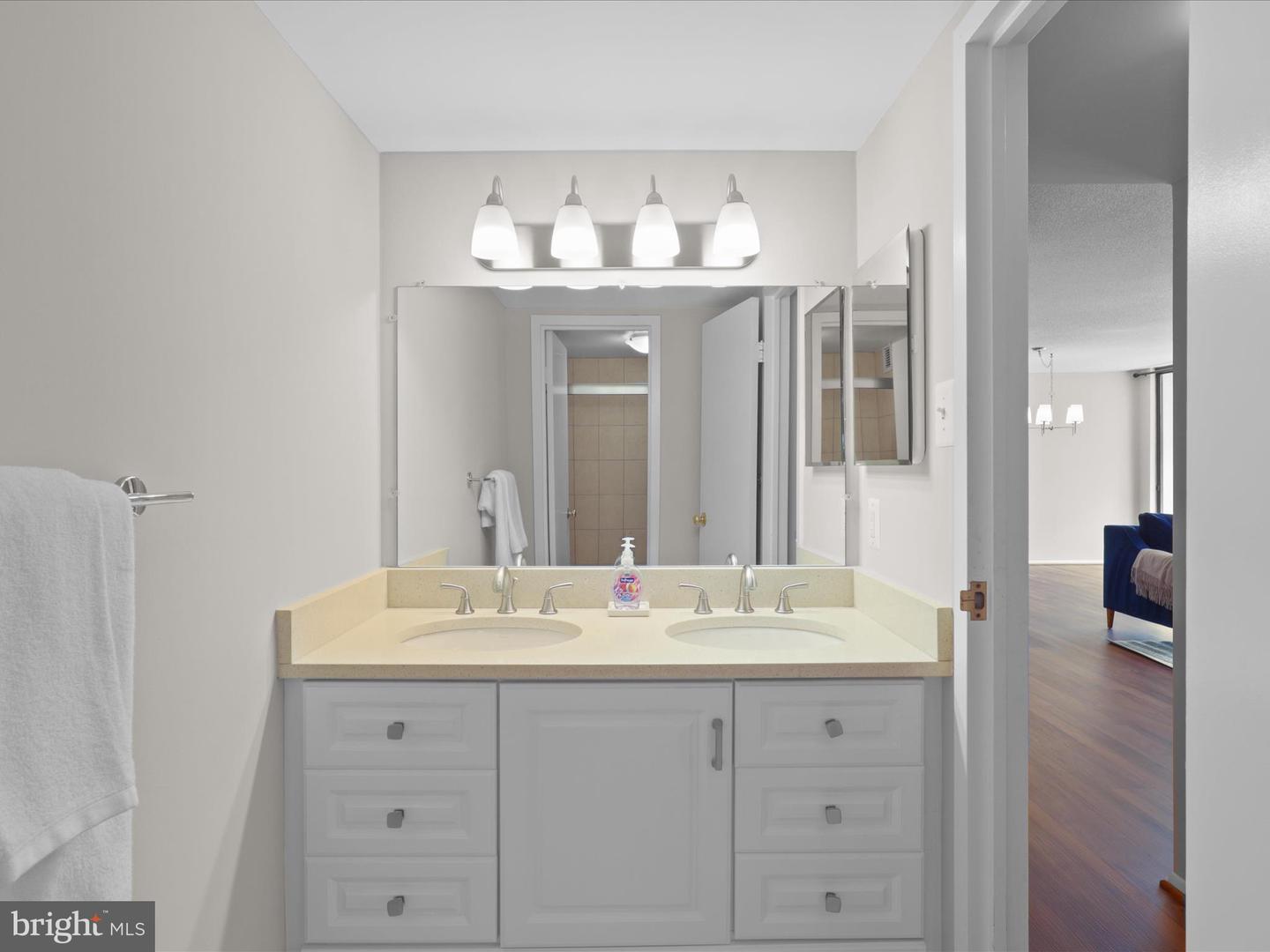 6800 FLEETWOOD RD #420, MCLEAN, Virginia 22101, 3 Bedrooms Bedrooms, ,2 BathroomsBathrooms,Residential,For sale,6800 FLEETWOOD RD #420,VAFX2274058 MLS # VAFX2274058