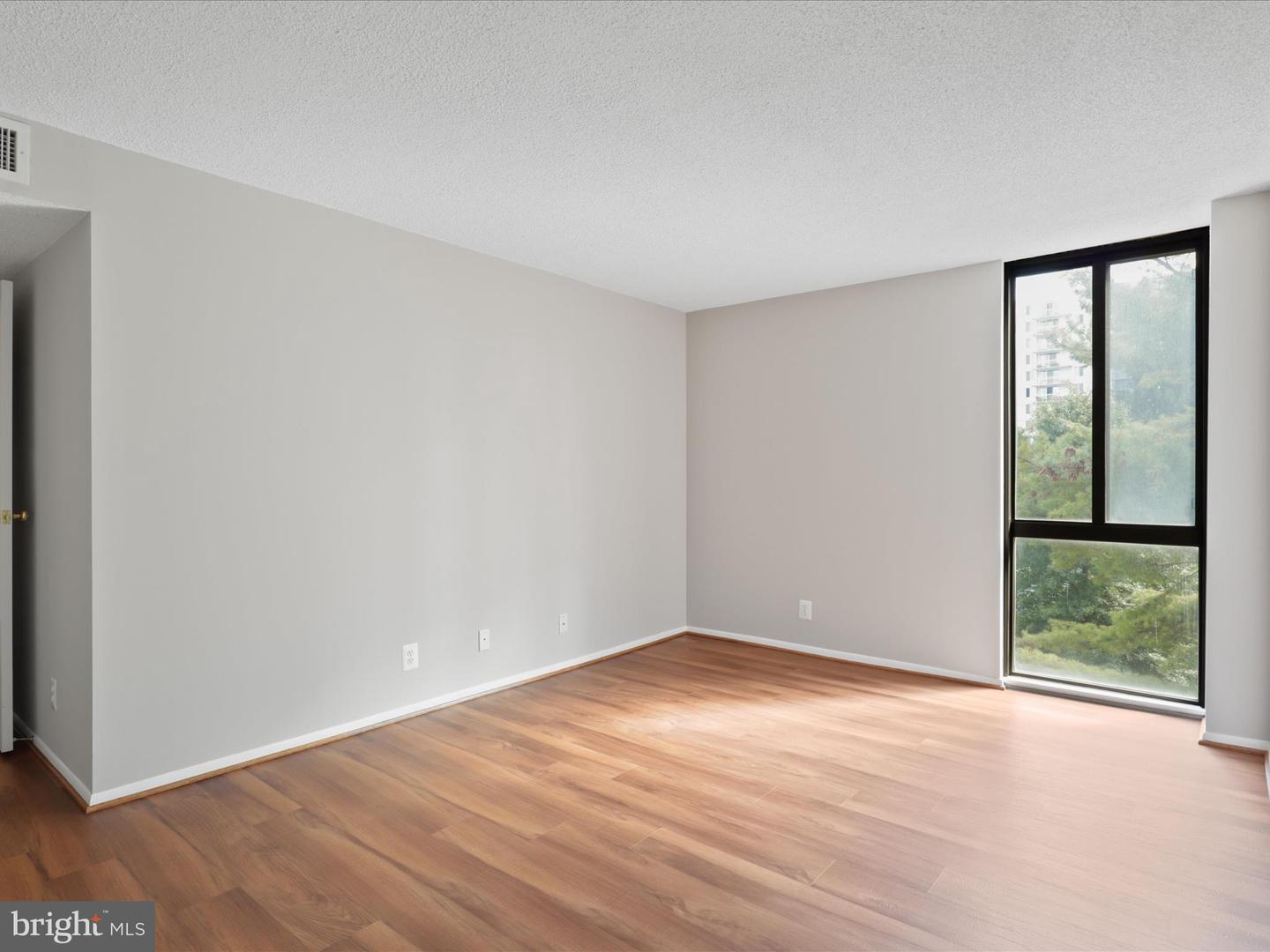 6800 FLEETWOOD RD #420, MCLEAN, Virginia 22101, 3 Bedrooms Bedrooms, ,2 BathroomsBathrooms,Residential,For sale,6800 FLEETWOOD RD #420,VAFX2274058 MLS # VAFX2274058