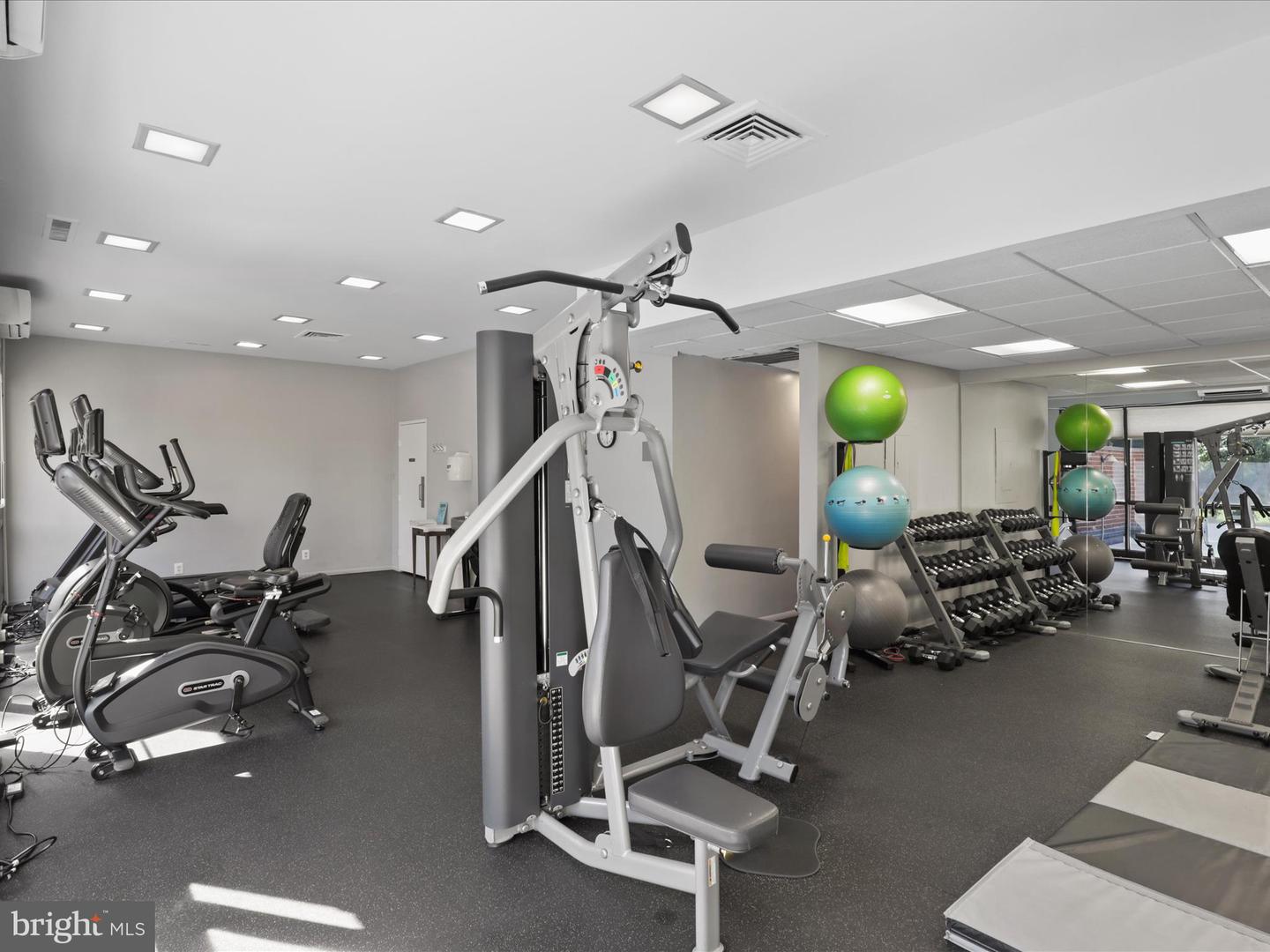 6800 FLEETWOOD RD #420, MCLEAN, Virginia 22101, 3 Bedrooms Bedrooms, ,2 BathroomsBathrooms,Residential,For sale,6800 FLEETWOOD RD #420,VAFX2274058 MLS # VAFX2274058