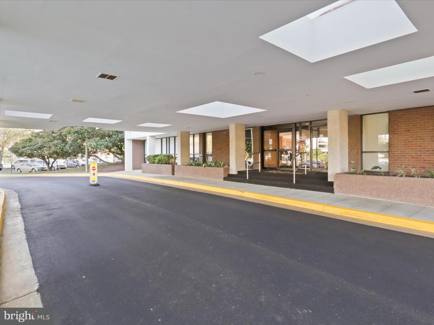6800 FLEETWOOD RD #420, MCLEAN, Virginia 22101, 3 Bedrooms Bedrooms, ,2 BathroomsBathrooms,Residential,For sale,6800 FLEETWOOD RD #420,VAFX2274058 MLS # VAFX2274058