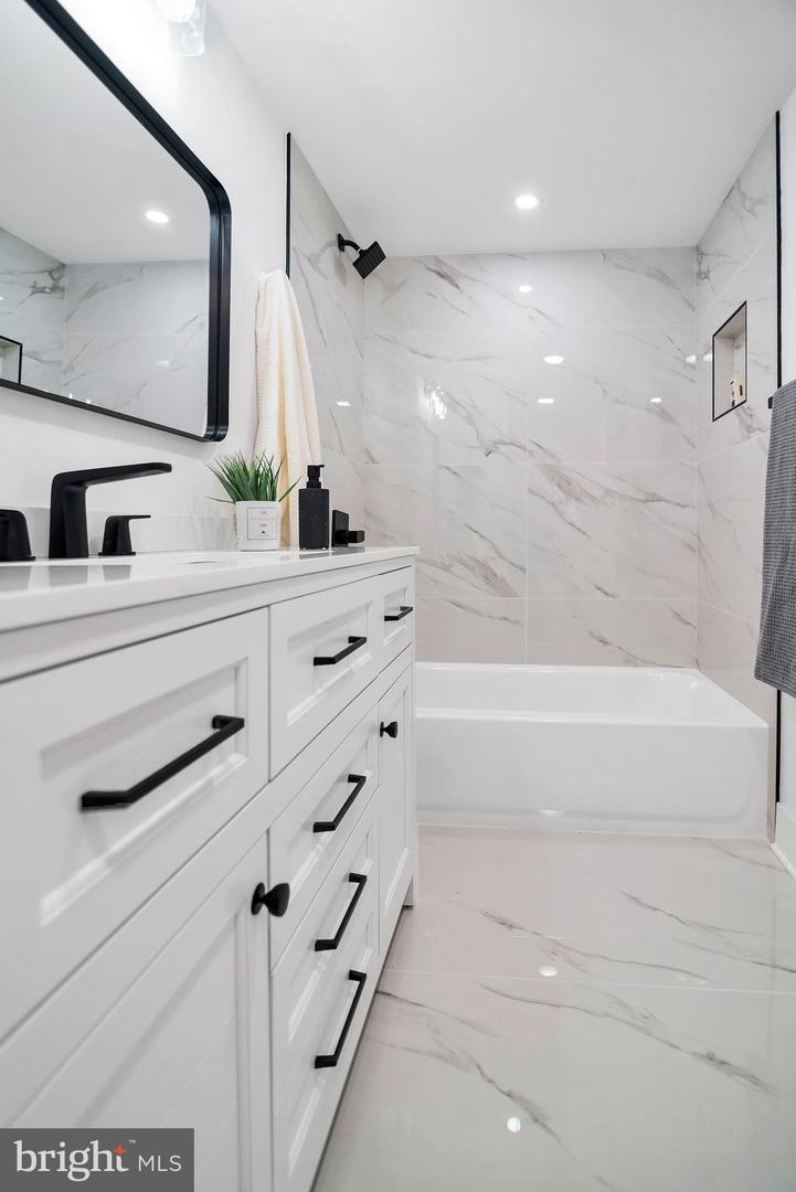 6101 EDSALL RD #602, ALEXANDRIA, Virginia 22304, 2 Bedrooms Bedrooms, ,2 BathroomsBathrooms,Residential,For sale,6101 EDSALL RD #602,VAAX2050756 MLS # VAAX2050756