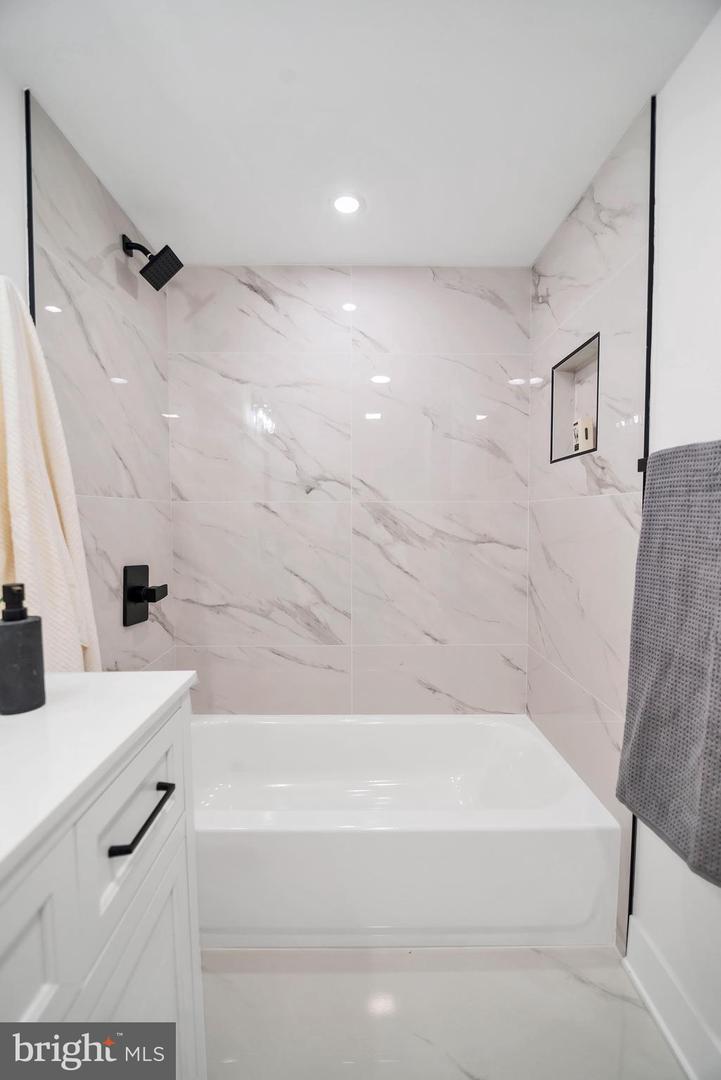 6101 EDSALL RD #602, ALEXANDRIA, Virginia 22304, 2 Bedrooms Bedrooms, ,2 BathroomsBathrooms,Residential,For sale,6101 EDSALL RD #602,VAAX2050756 MLS # VAAX2050756