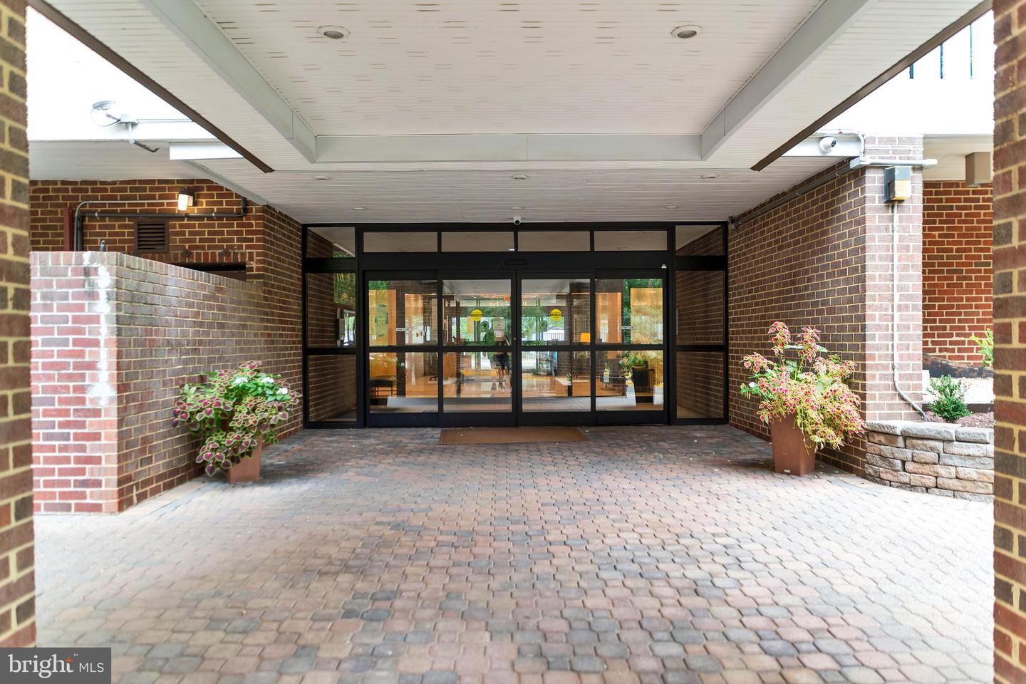 6101 EDSALL RD #602, ALEXANDRIA, Virginia 22304, 2 Bedrooms Bedrooms, ,2 BathroomsBathrooms,Residential,For sale,6101 EDSALL RD #602,VAAX2050756 MLS # VAAX2050756