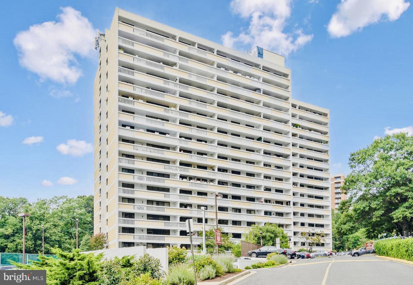 6101 EDSALL RD #602, ALEXANDRIA, Virginia 22304, 2 Bedrooms Bedrooms, ,2 BathroomsBathrooms,Residential,For sale,6101 EDSALL RD #602,VAAX2050756 MLS # VAAX2050756