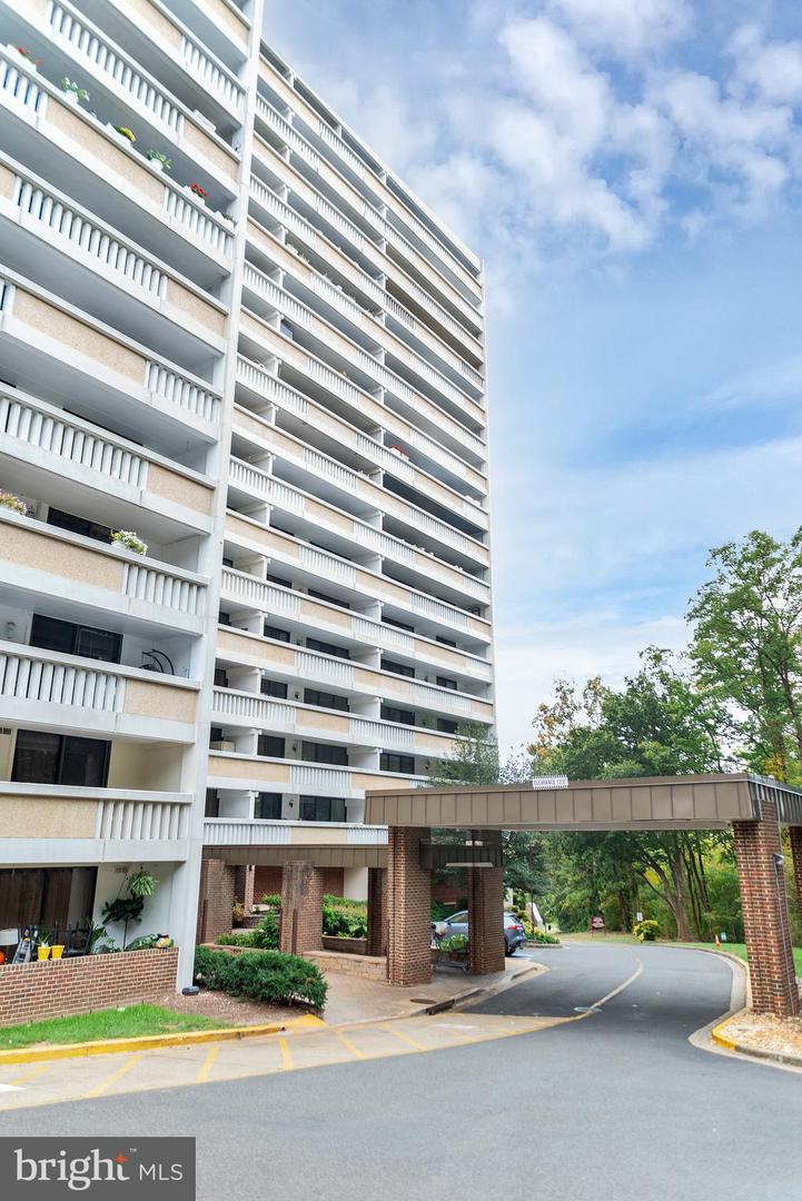 6101 EDSALL RD #602, ALEXANDRIA, Virginia 22304, 2 Bedrooms Bedrooms, ,2 BathroomsBathrooms,Residential,For sale,6101 EDSALL RD #602,VAAX2050756 MLS # VAAX2050756