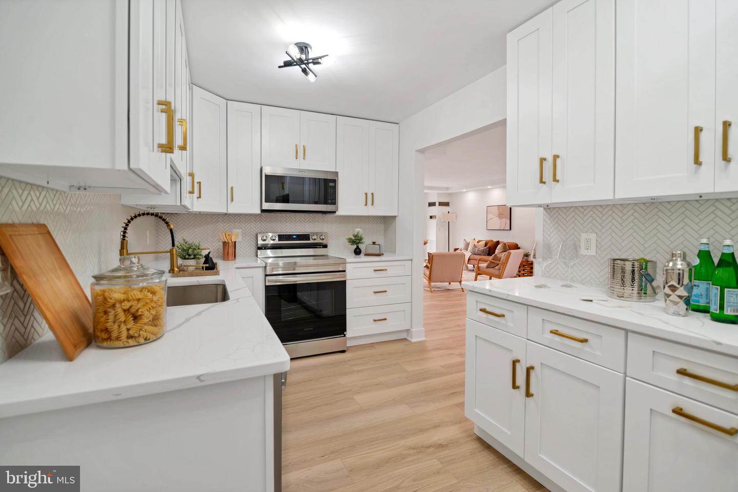 6101 EDSALL RD #602, ALEXANDRIA, Virginia 22304, 2 Bedrooms Bedrooms, ,2 BathroomsBathrooms,Residential,For sale,6101 EDSALL RD #602,VAAX2050756 MLS # VAAX2050756