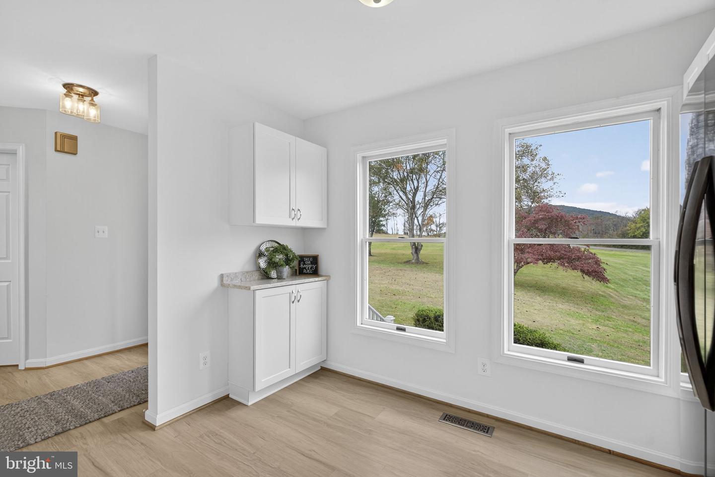 10637 CREST HILL RD, MARSHALL, Virginia 20115, 3 Bedrooms Bedrooms, ,2 BathroomsBathrooms,Residential,For sale,10637 CREST HILL RD,VAFQ2019362 MLS # VAFQ2019362