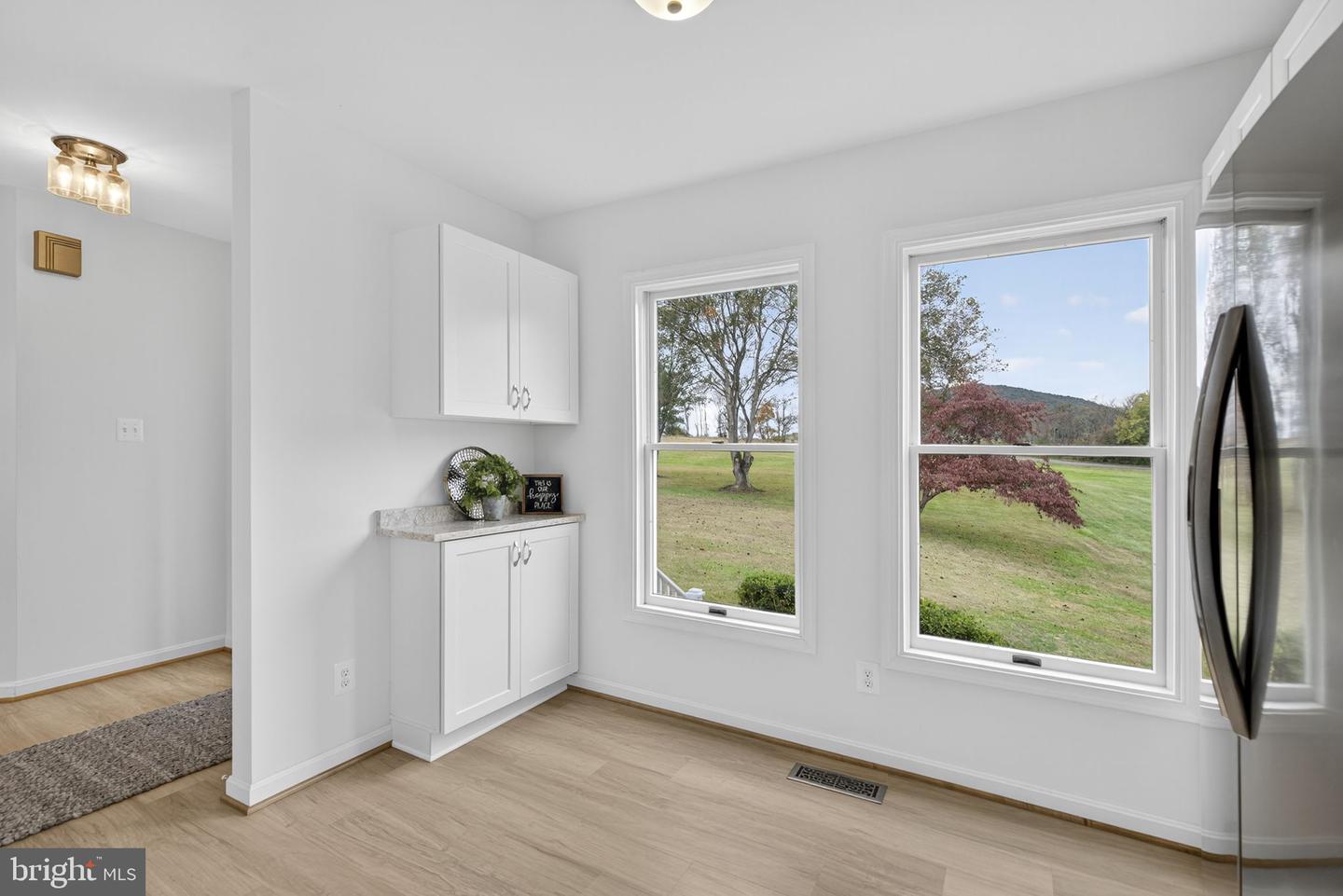 10637 CREST HILL RD, MARSHALL, Virginia 20115, 3 Bedrooms Bedrooms, ,2 BathroomsBathrooms,Residential,For sale,10637 CREST HILL RD,VAFQ2019362 MLS # VAFQ2019362