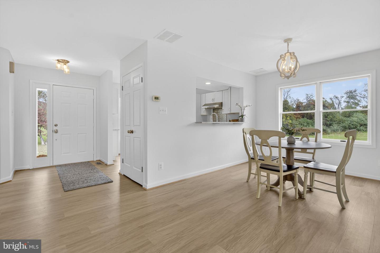 10637 CREST HILL RD, MARSHALL, Virginia 20115, 3 Bedrooms Bedrooms, ,2 BathroomsBathrooms,Residential,For sale,10637 CREST HILL RD,VAFQ2019362 MLS # VAFQ2019362
