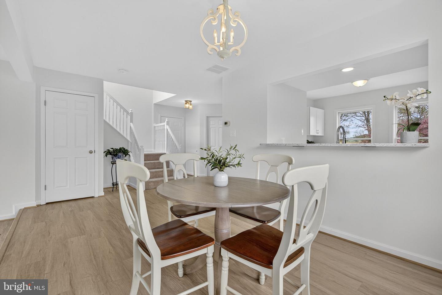 10637 CREST HILL RD, MARSHALL, Virginia 20115, 3 Bedrooms Bedrooms, ,2 BathroomsBathrooms,Residential,For sale,10637 CREST HILL RD,VAFQ2019362 MLS # VAFQ2019362