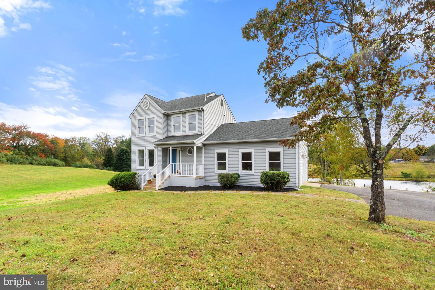 10637 CREST HILL RD, MARSHALL, Virginia 20115, 3 Bedrooms Bedrooms, ,2 BathroomsBathrooms,Residential,For sale,10637 CREST HILL RD,VAFQ2019362 MLS # VAFQ2019362