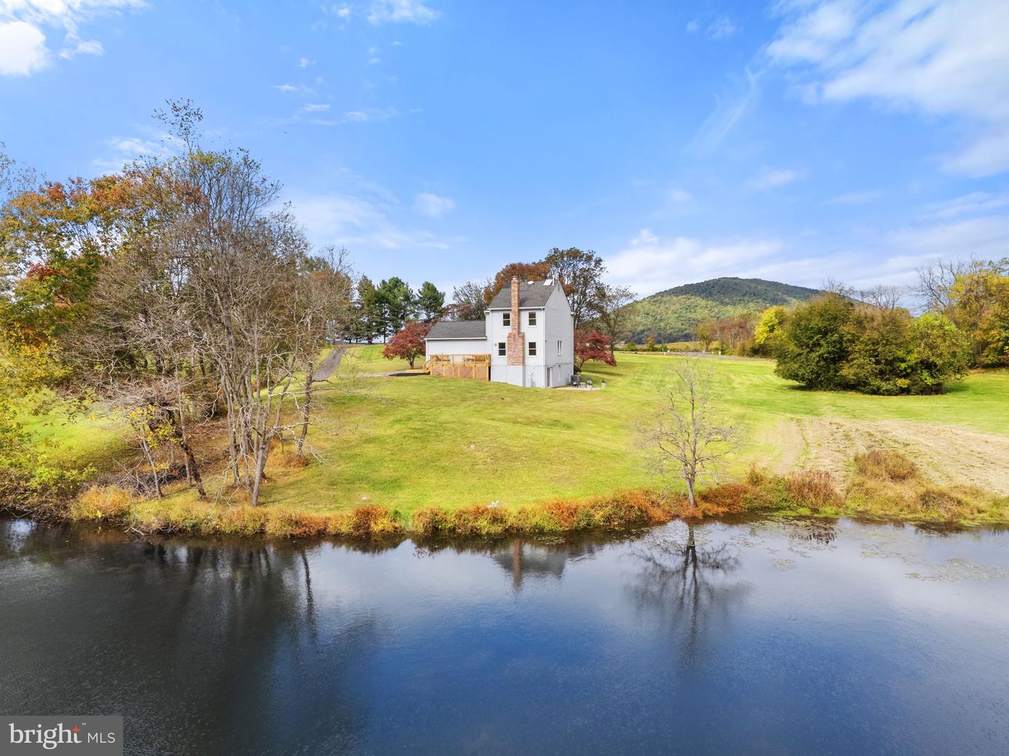 10637 CREST HILL RD, MARSHALL, Virginia 20115, 3 Bedrooms Bedrooms, ,2 BathroomsBathrooms,Residential,For sale,10637 CREST HILL RD,VAFQ2019362 MLS # VAFQ2019362