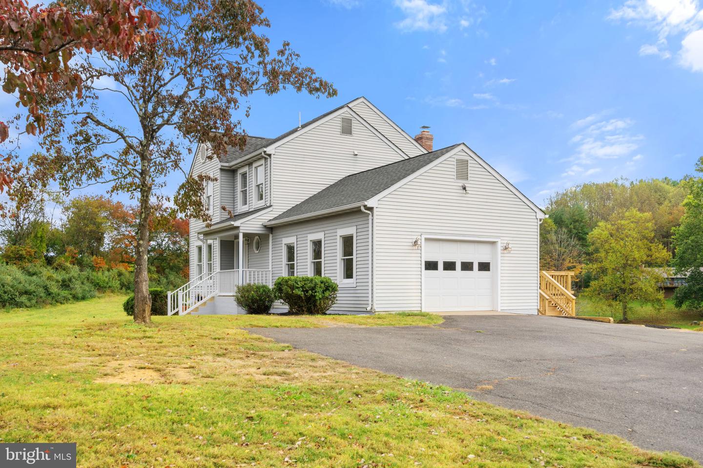 10637 CREST HILL RD, MARSHALL, Virginia 20115, 3 Bedrooms Bedrooms, ,2 BathroomsBathrooms,Residential,For sale,10637 CREST HILL RD,VAFQ2019362 MLS # VAFQ2019362