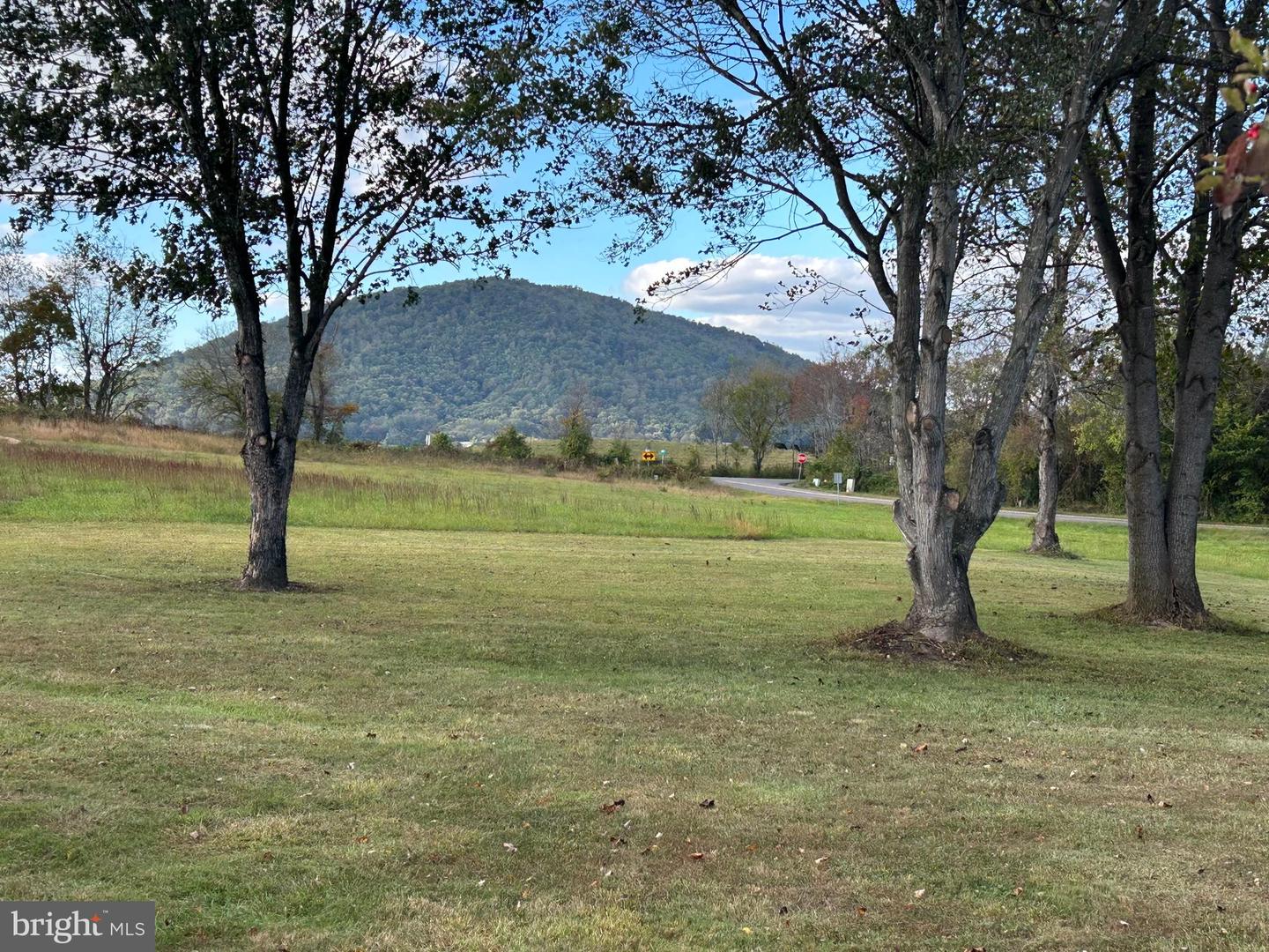10637 CREST HILL RD, MARSHALL, Virginia 20115, 3 Bedrooms Bedrooms, ,2 BathroomsBathrooms,Residential,For sale,10637 CREST HILL RD,VAFQ2019362 MLS # VAFQ2019362