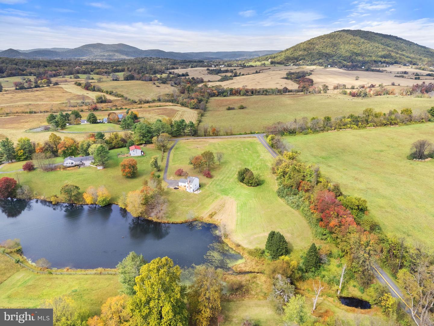 10637 CREST HILL RD, MARSHALL, Virginia 20115, 3 Bedrooms Bedrooms, ,2 BathroomsBathrooms,Residential,For sale,10637 CREST HILL RD,VAFQ2019362 MLS # VAFQ2019362