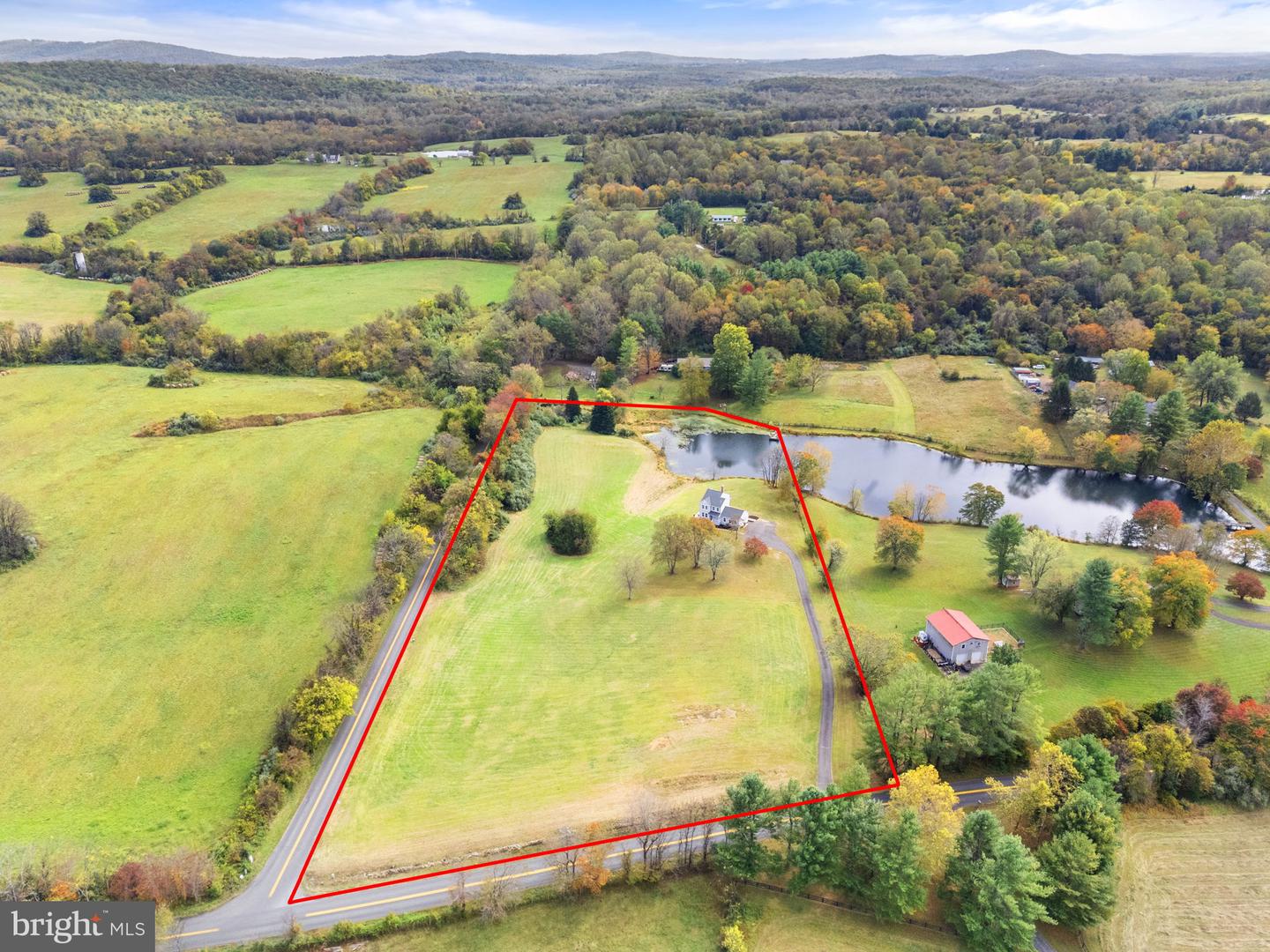 10637 CREST HILL RD, MARSHALL, Virginia 20115, 3 Bedrooms Bedrooms, ,2 BathroomsBathrooms,Residential,For sale,10637 CREST HILL RD,VAFQ2019362 MLS # VAFQ2019362