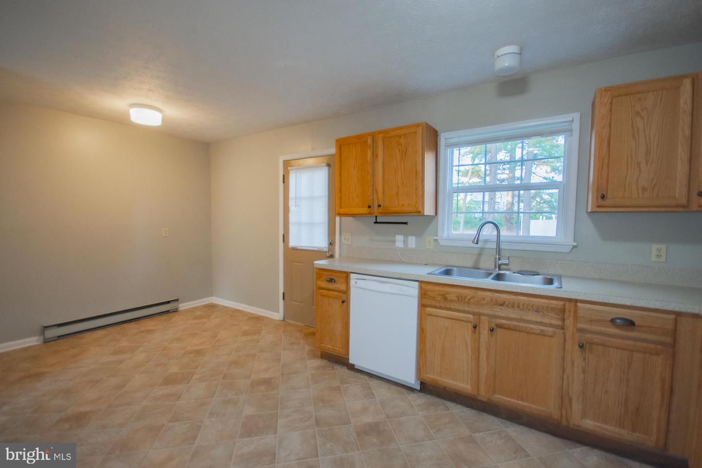 100 WARREN CIR, STEPHENS CITY, Virginia 22655, 3 Bedrooms Bedrooms, ,1 BathroomBathrooms,Residential,For sale,100 WARREN CIR,VAFV2037362 MLS # VAFV2037362
