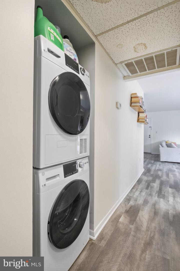 3230 S 28TH ST #401, ALEXANDRIA, Virginia 22302, 1 Bedroom Bedrooms, ,1 BathroomBathrooms,Residential,For sale,3230 S 28TH ST #401,VAAX2050854 MLS # VAAX2050854
