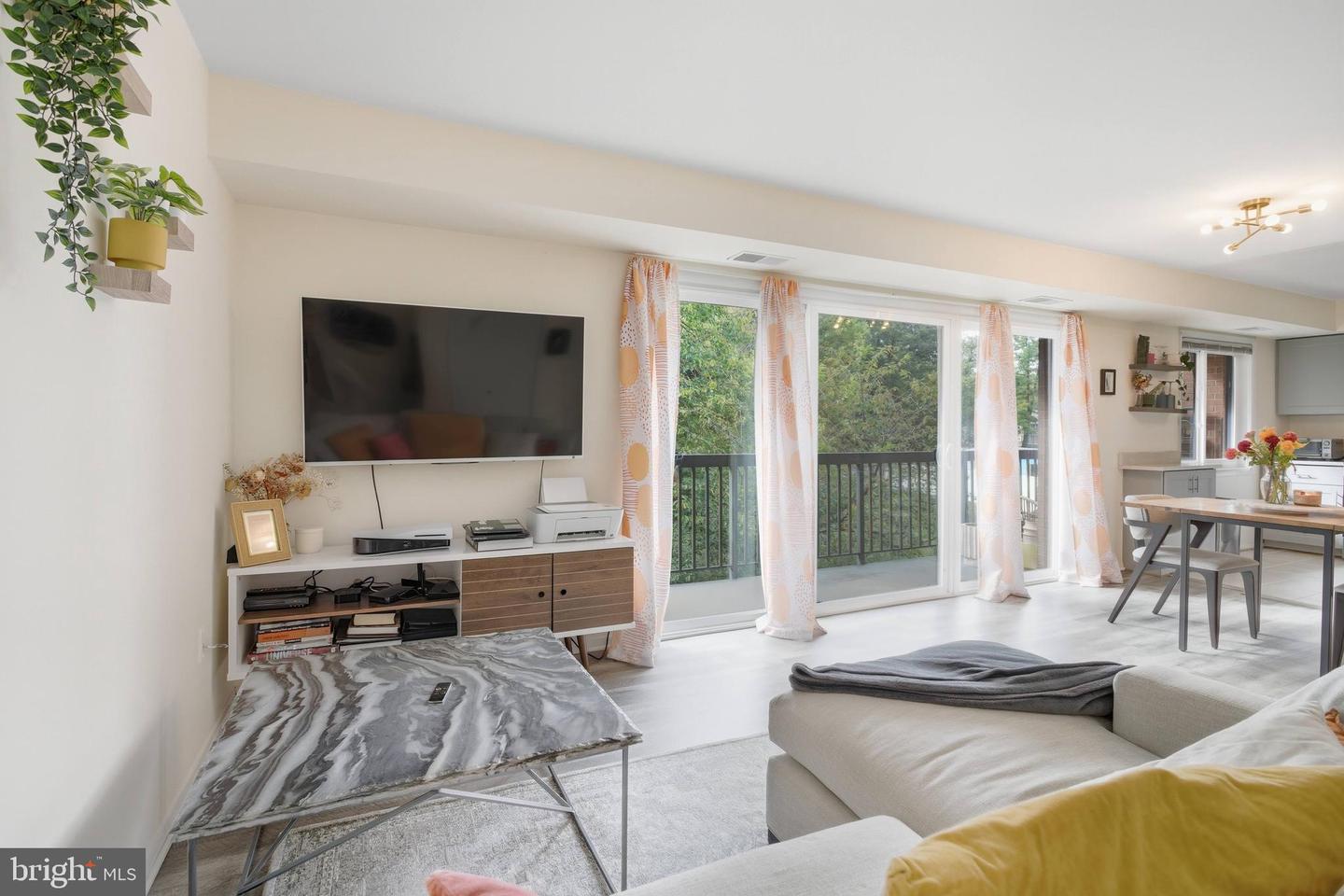 3230 S 28TH ST #401, ALEXANDRIA, Virginia 22302, 1 Bedroom Bedrooms, ,1 BathroomBathrooms,Residential,For sale,3230 S 28TH ST #401,VAAX2050854 MLS # VAAX2050854