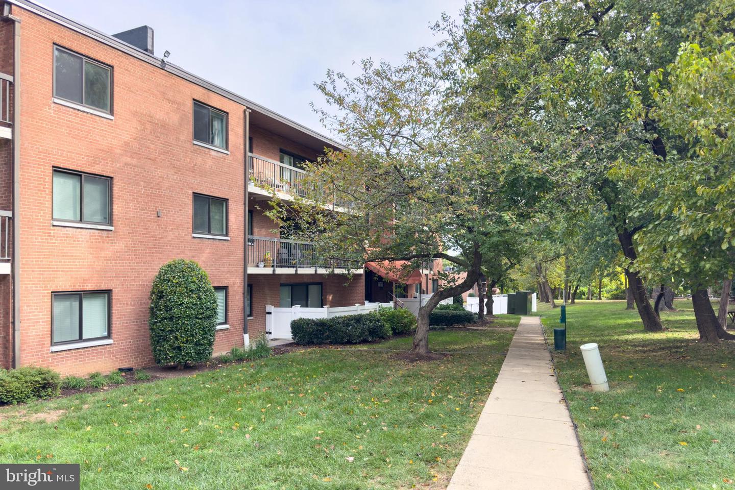 3230 S 28TH ST #401, ALEXANDRIA, Virginia 22302, 1 Bedroom Bedrooms, ,1 BathroomBathrooms,Residential,For sale,3230 S 28TH ST #401,VAAX2050854 MLS # VAAX2050854