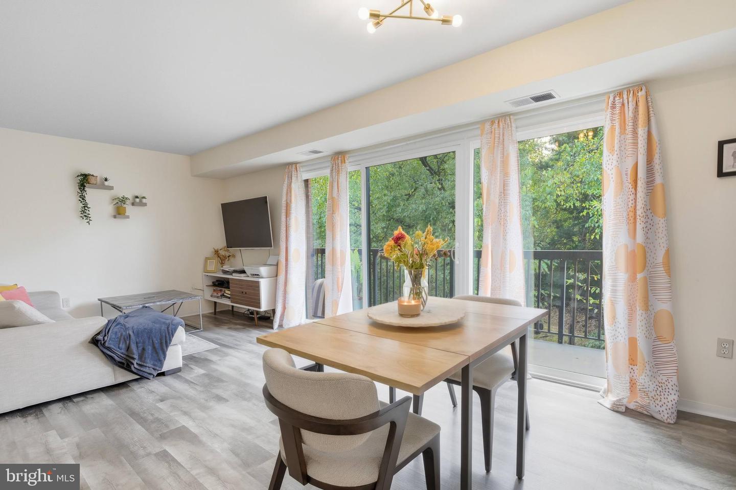 3230 S 28TH ST #401, ALEXANDRIA, Virginia 22302, 1 Bedroom Bedrooms, ,1 BathroomBathrooms,Residential,For sale,3230 S 28TH ST #401,VAAX2050854 MLS # VAAX2050854