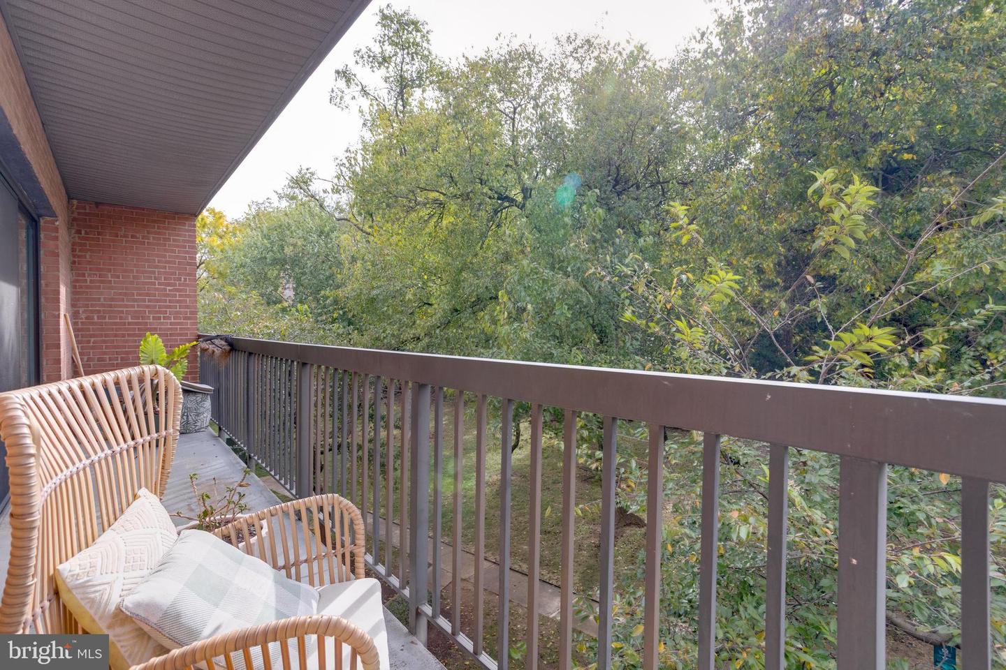 3230 S 28TH ST #401, ALEXANDRIA, Virginia 22302, 1 Bedroom Bedrooms, ,1 BathroomBathrooms,Residential,For sale,3230 S 28TH ST #401,VAAX2050854 MLS # VAAX2050854