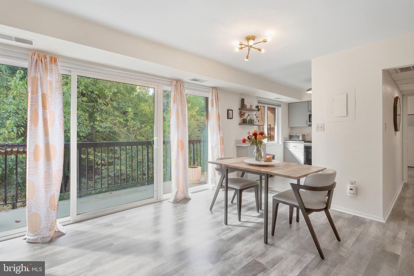 3230 S 28TH ST #401, ALEXANDRIA, Virginia 22302, 1 Bedroom Bedrooms, ,1 BathroomBathrooms,Residential,For sale,3230 S 28TH ST #401,VAAX2050854 MLS # VAAX2050854