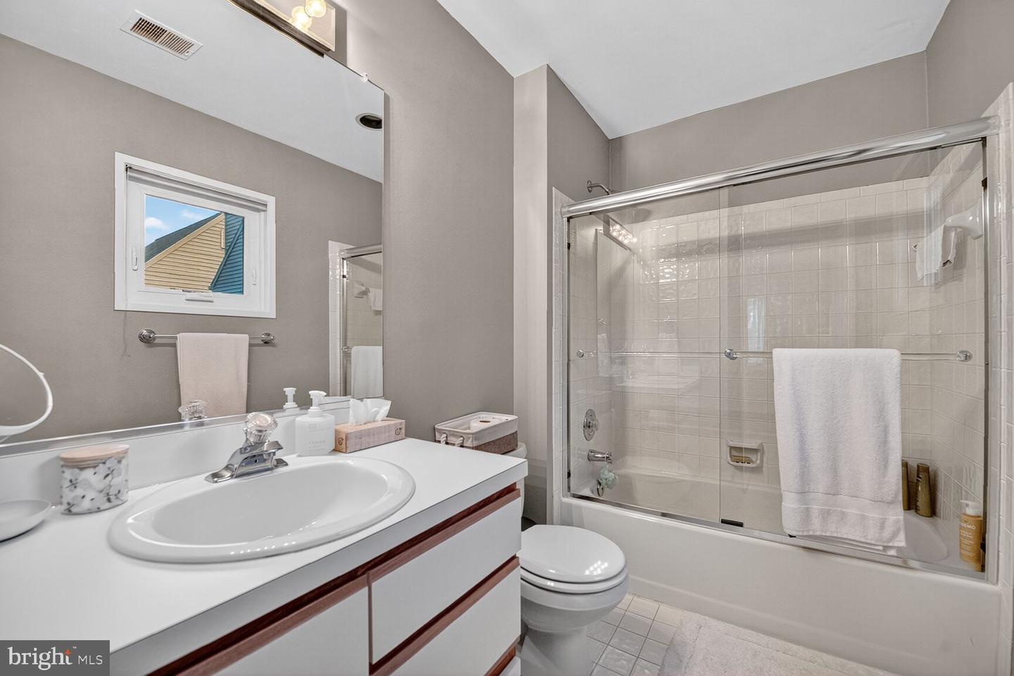 2031 BEACON PL, RESTON, Virginia 20191, 4 Bedrooms Bedrooms, ,3 BathroomsBathrooms,Residential,For sale,2031 BEACON PL,VAFX2274190 MLS # VAFX2274190