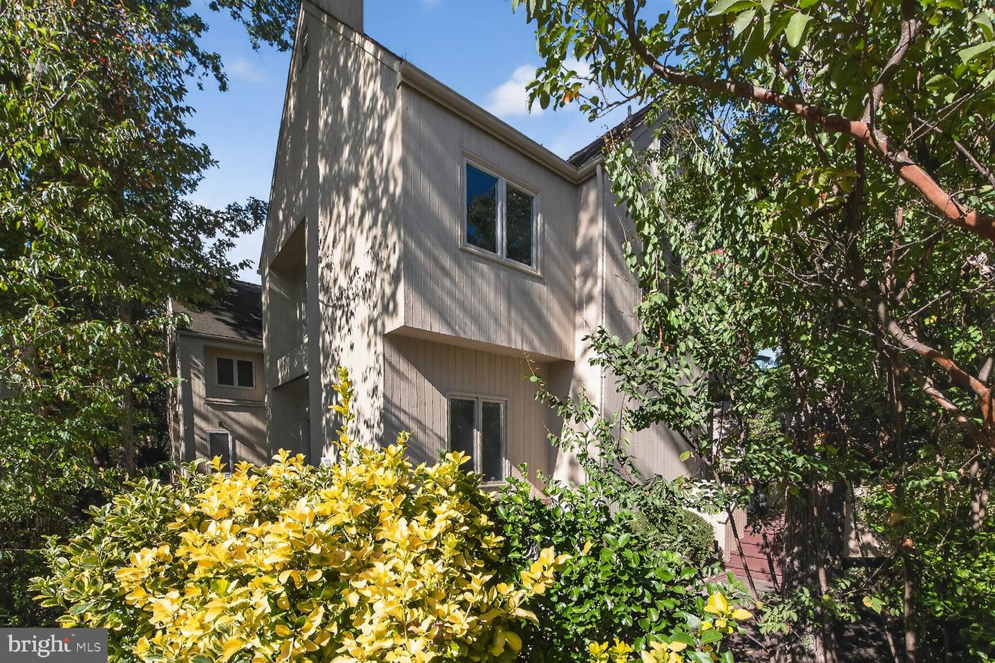 2031 BEACON PL, RESTON, Virginia 20191, 4 Bedrooms Bedrooms, ,3 BathroomsBathrooms,Residential,For sale,2031 BEACON PL,VAFX2274190 MLS # VAFX2274190