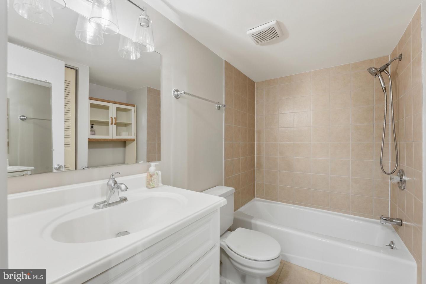 4408 ISLAND PL #202, ANNANDALE, Virginia 22003, 3 Bedrooms Bedrooms, ,2 BathroomsBathrooms,Residential,For sale,4408 ISLAND PL #202,VAFX2274318 MLS # VAFX2274318