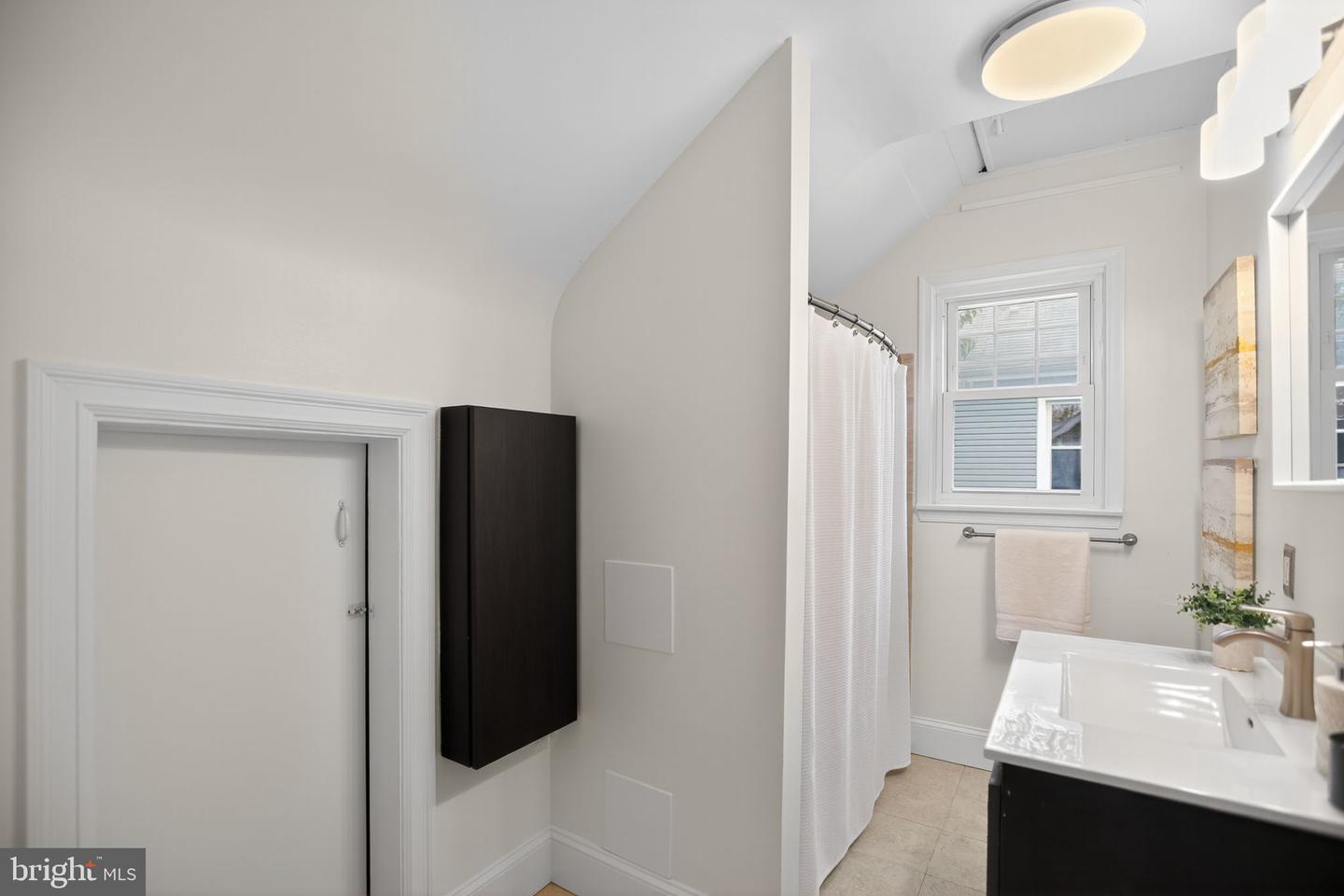 1802 LAWRENCE ST NE, WASHINGTON, District Of Columbia 20018, 3 Bedrooms Bedrooms, 8 Rooms Rooms,2 BathroomsBathrooms,Residential,For sale,1802 LAWRENCE ST NE,DCDC2227114 MLS # DCDC2227114