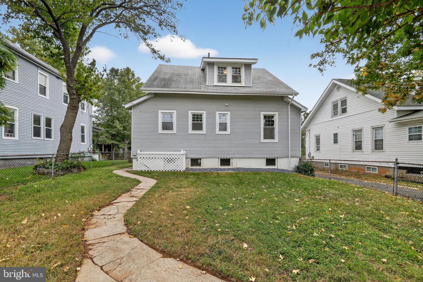 1802 LAWRENCE ST NE, WASHINGTON, District Of Columbia 20018, 3 Bedrooms Bedrooms, 8 Rooms Rooms,2 BathroomsBathrooms,Residential,For sale,1802 LAWRENCE ST NE,DCDC2227114 MLS # DCDC2227114