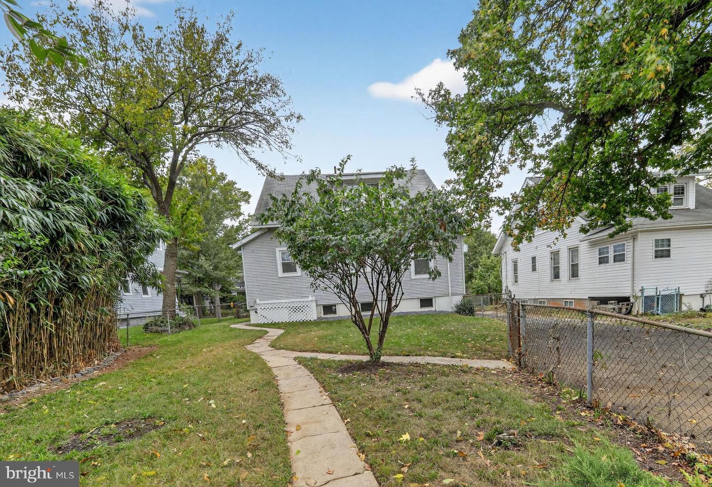 1802 LAWRENCE ST NE, WASHINGTON, District Of Columbia 20018, 3 Bedrooms Bedrooms, 8 Rooms Rooms,2 BathroomsBathrooms,Residential,For sale,1802 LAWRENCE ST NE,DCDC2227114 MLS # DCDC2227114