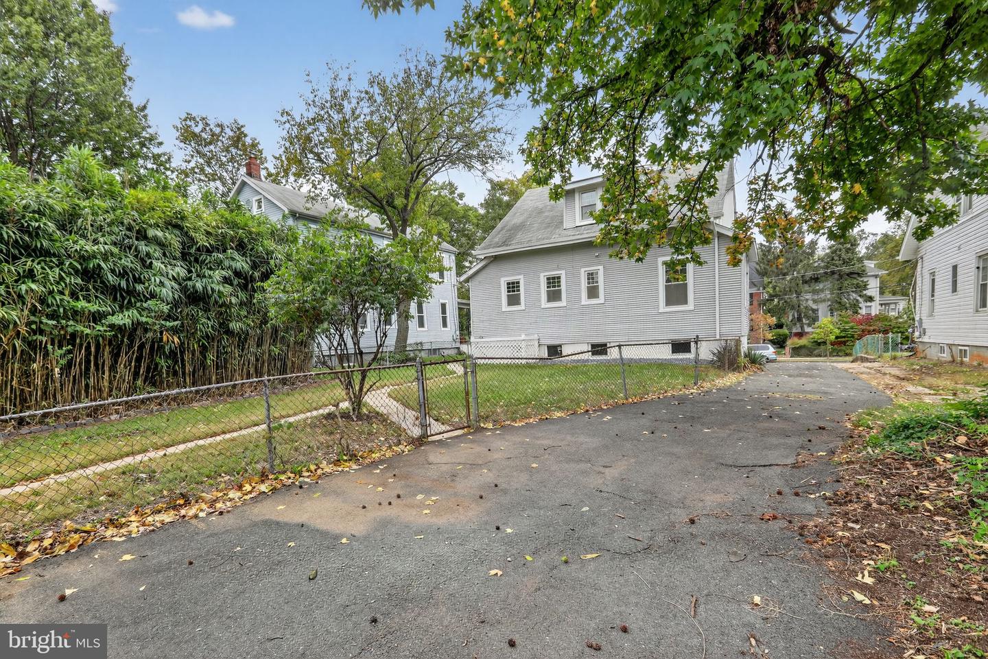 1802 LAWRENCE ST NE, WASHINGTON, District Of Columbia 20018, 3 Bedrooms Bedrooms, 8 Rooms Rooms,2 BathroomsBathrooms,Residential,For sale,1802 LAWRENCE ST NE,DCDC2227114 MLS # DCDC2227114