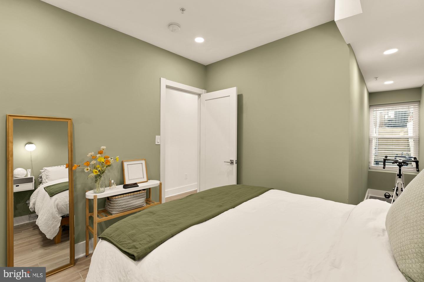 1519 K ST SE #101, WASHINGTON, District Of Columbia 20003, 2 Bedrooms Bedrooms, ,2 BathroomsBathrooms,Residential,For sale,1519 K ST SE #101,DCDC2227118 MLS # DCDC2227118