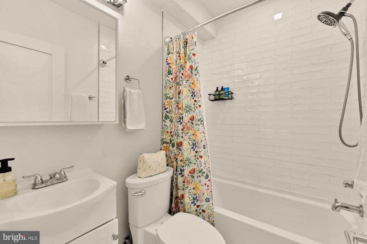 1519 K ST SE #101, WASHINGTON, District Of Columbia 20003, 2 Bedrooms Bedrooms, ,2 BathroomsBathrooms,Residential,For sale,1519 K ST SE #101,DCDC2227118 MLS # DCDC2227118