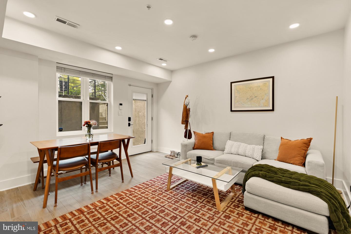 1519 K ST SE #101, WASHINGTON, District Of Columbia 20003, 2 Bedrooms Bedrooms, ,2 BathroomsBathrooms,Residential,For sale,1519 K ST SE #101,DCDC2227118 MLS # DCDC2227118