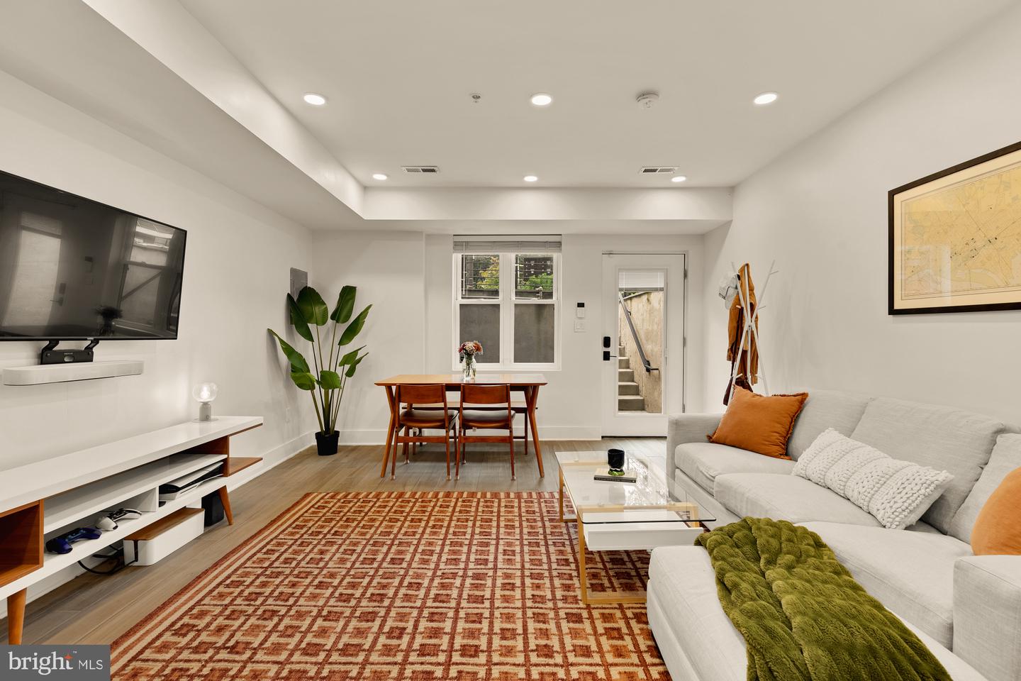 1519 K ST SE #101, WASHINGTON, District Of Columbia 20003, 2 Bedrooms Bedrooms, ,2 BathroomsBathrooms,Residential,For sale,1519 K ST SE #101,DCDC2227118 MLS # DCDC2227118