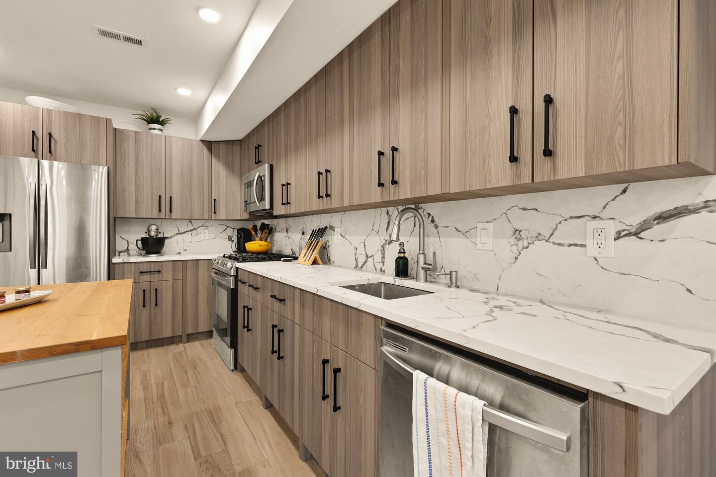 1519 K ST SE #101, WASHINGTON, District Of Columbia 20003, 2 Bedrooms Bedrooms, ,2 BathroomsBathrooms,Residential,For sale,1519 K ST SE #101,DCDC2227118 MLS # DCDC2227118