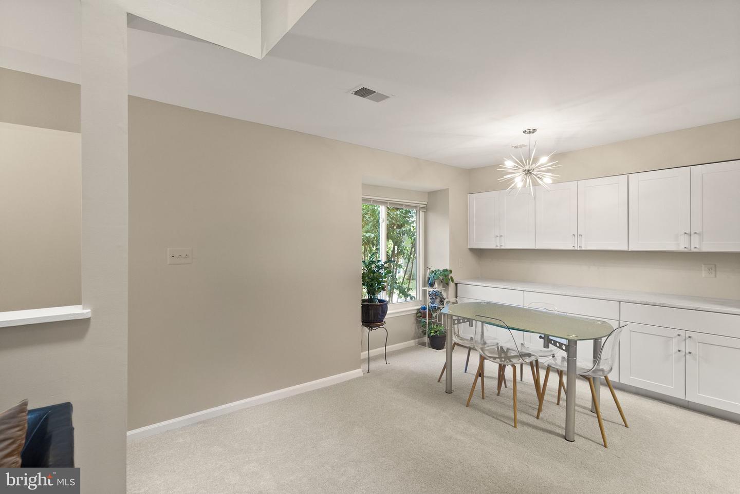 12306 FORT BUFFALO CIR, FAIRFAX, Virginia 22033, 1 Bedroom Bedrooms, ,1 BathroomBathrooms,Residential,For sale,12306 FORT BUFFALO CIR,VAFX2274402 MLS # VAFX2274402