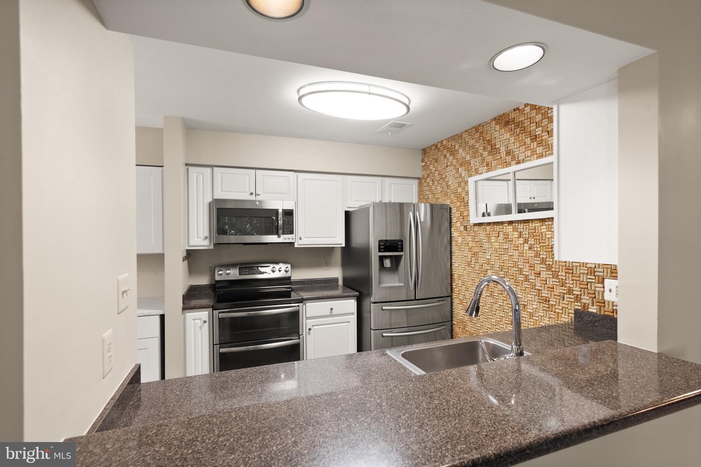 12306 FORT BUFFALO CIR, FAIRFAX, Virginia 22033, 1 Bedroom Bedrooms, ,1 BathroomBathrooms,Residential,For sale,12306 FORT BUFFALO CIR,VAFX2274402 MLS # VAFX2274402