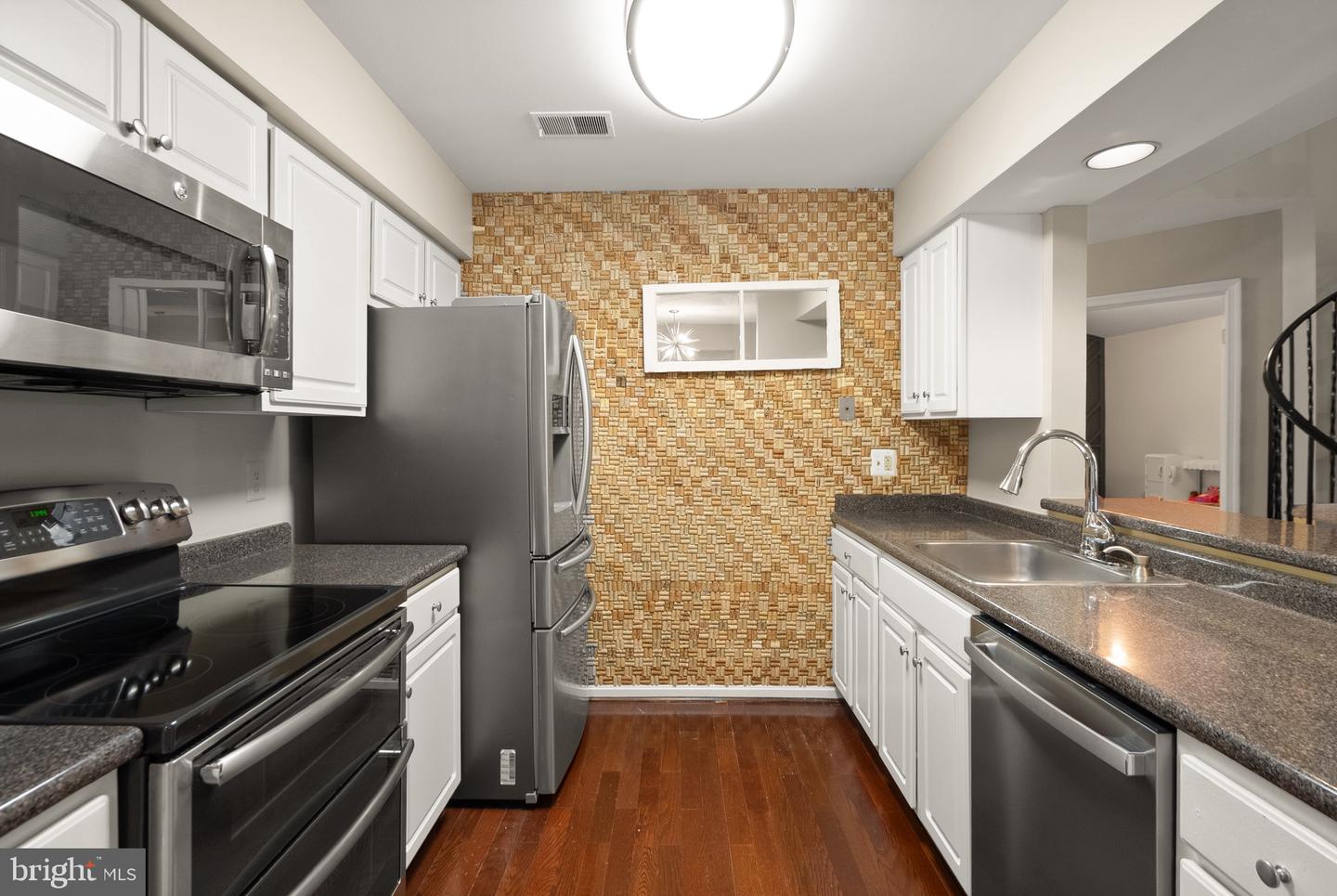 12306 FORT BUFFALO CIR, FAIRFAX, Virginia 22033, 1 Bedroom Bedrooms, ,1 BathroomBathrooms,Residential,For sale,12306 FORT BUFFALO CIR,VAFX2274402 MLS # VAFX2274402