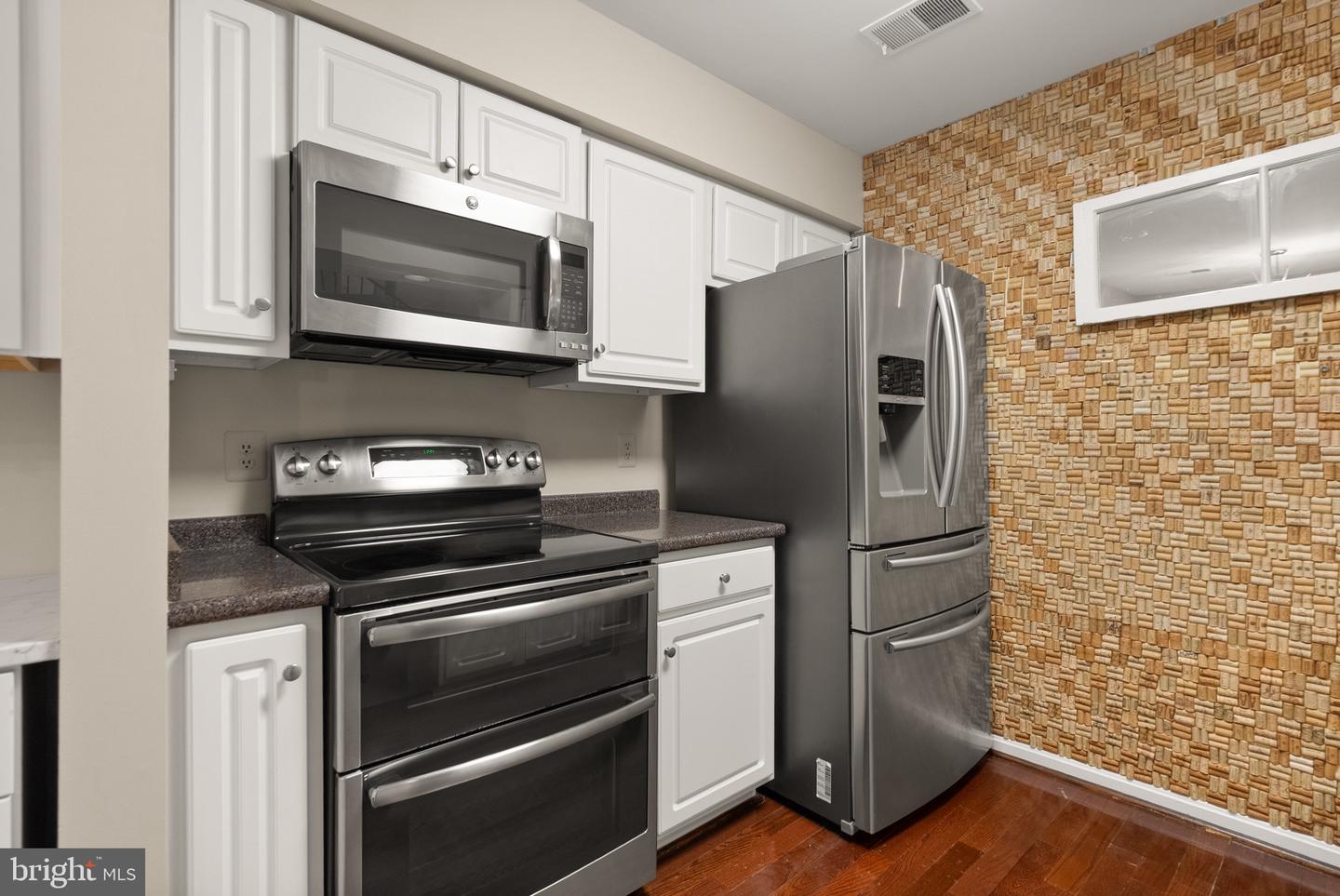 12306 FORT BUFFALO CIR, FAIRFAX, Virginia 22033, 1 Bedroom Bedrooms, ,1 BathroomBathrooms,Residential,For sale,12306 FORT BUFFALO CIR,VAFX2274402 MLS # VAFX2274402