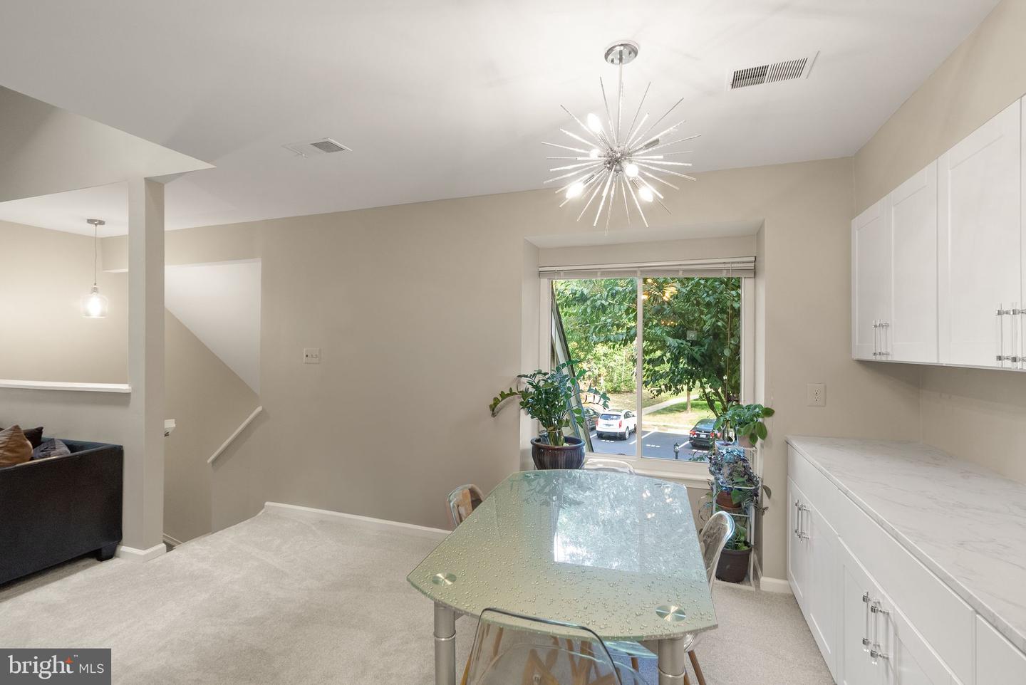 12306 FORT BUFFALO CIR, FAIRFAX, Virginia 22033, 1 Bedroom Bedrooms, ,1 BathroomBathrooms,Residential,For sale,12306 FORT BUFFALO CIR,VAFX2274402 MLS # VAFX2274402