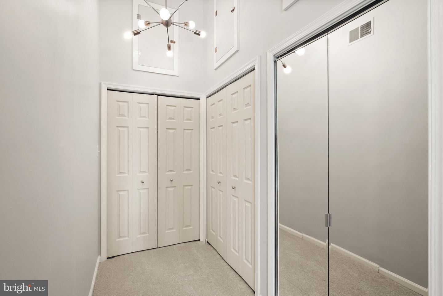 12306 FORT BUFFALO CIR, FAIRFAX, Virginia 22033, 1 Bedroom Bedrooms, ,1 BathroomBathrooms,Residential,For sale,12306 FORT BUFFALO CIR,VAFX2274402 MLS # VAFX2274402