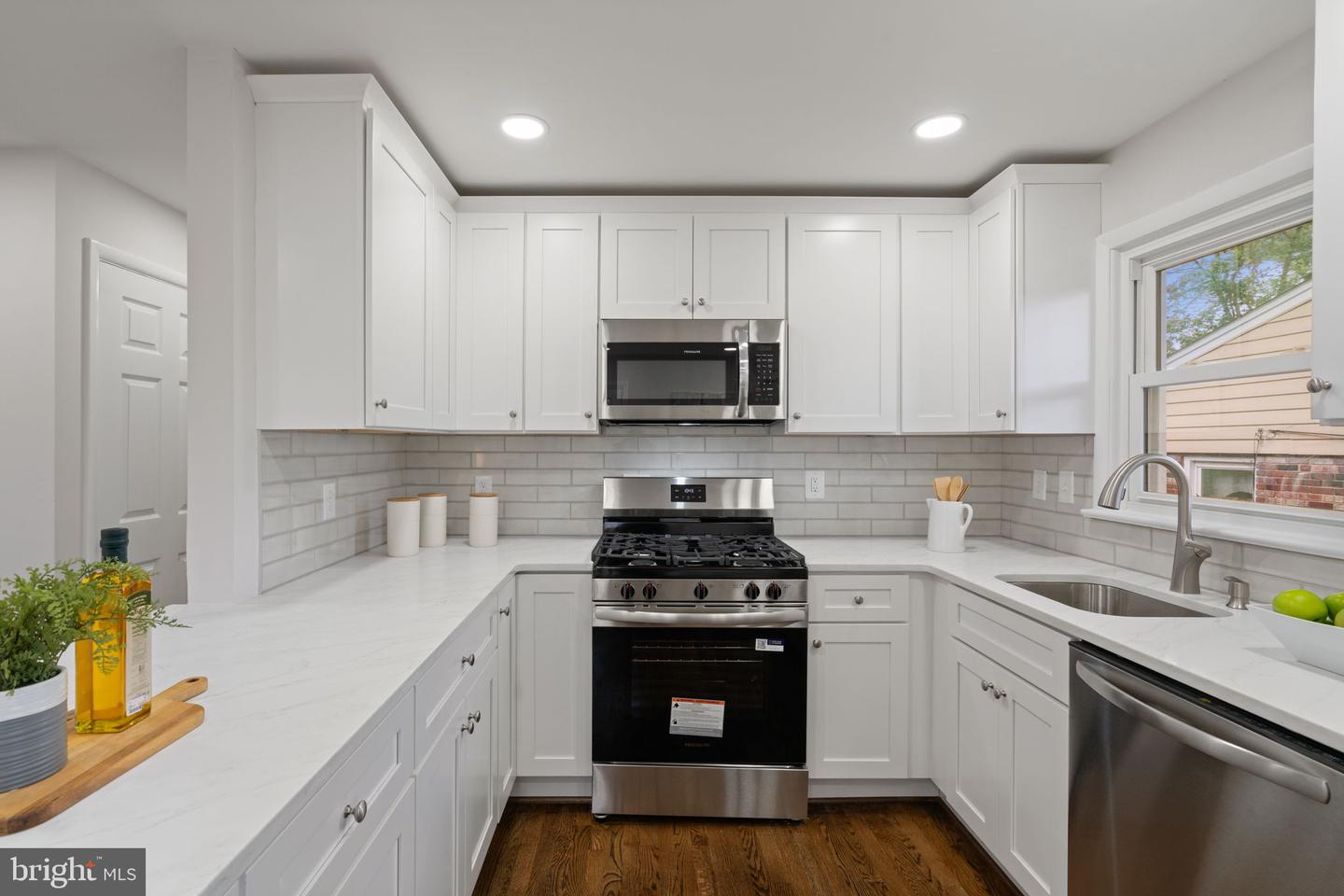 2711 GROVETON ST, ALEXANDRIA, Virginia 22306, 5 Bedrooms Bedrooms, ,3 BathroomsBathrooms,Residential,For sale,2711 GROVETON ST,VAFX2274404 MLS # VAFX2274404