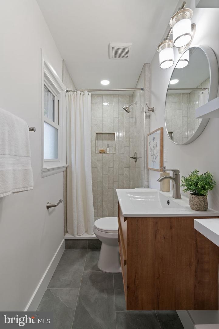 2711 GROVETON ST, ALEXANDRIA, Virginia 22306, 5 Bedrooms Bedrooms, ,3 BathroomsBathrooms,Residential,For sale,2711 GROVETON ST,VAFX2274404 MLS # VAFX2274404