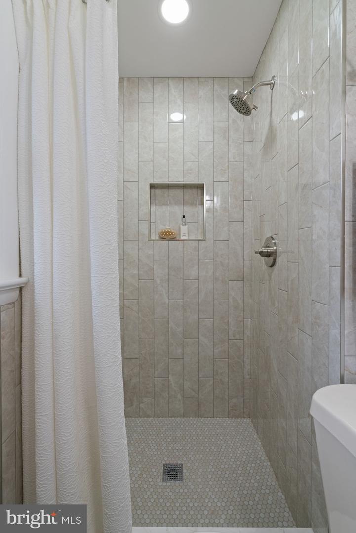 2711 GROVETON ST, ALEXANDRIA, Virginia 22306, 5 Bedrooms Bedrooms, ,3 BathroomsBathrooms,Residential,For sale,2711 GROVETON ST,VAFX2274404 MLS # VAFX2274404