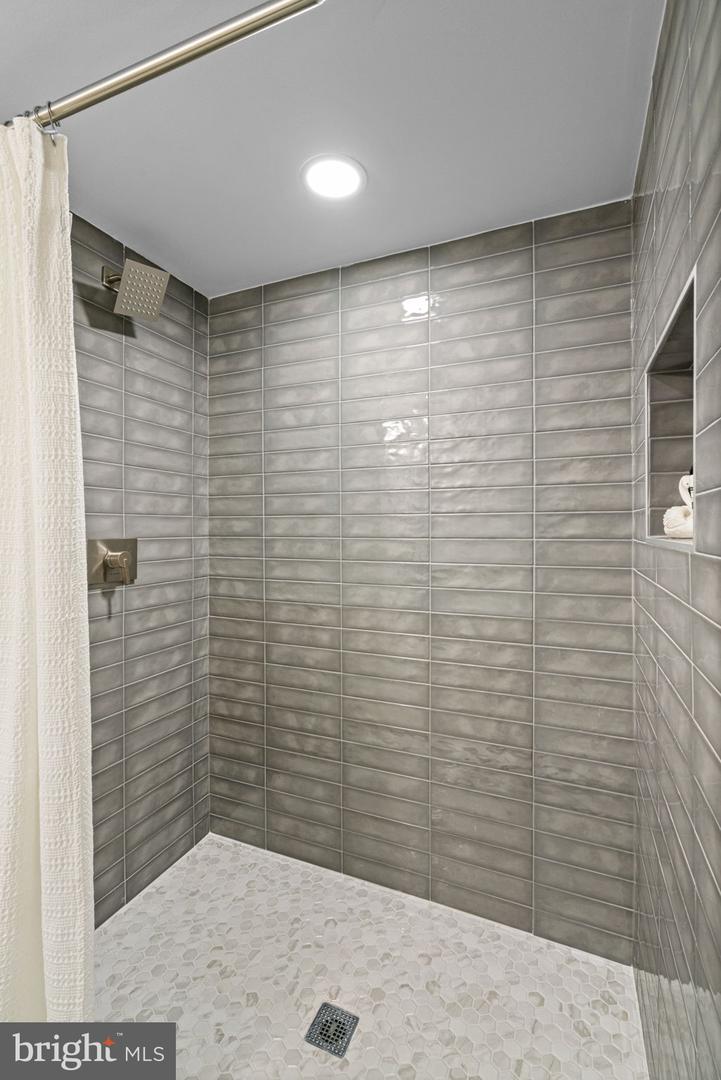 2711 GROVETON ST, ALEXANDRIA, Virginia 22306, 5 Bedrooms Bedrooms, ,3 BathroomsBathrooms,Residential,For sale,2711 GROVETON ST,VAFX2274404 MLS # VAFX2274404