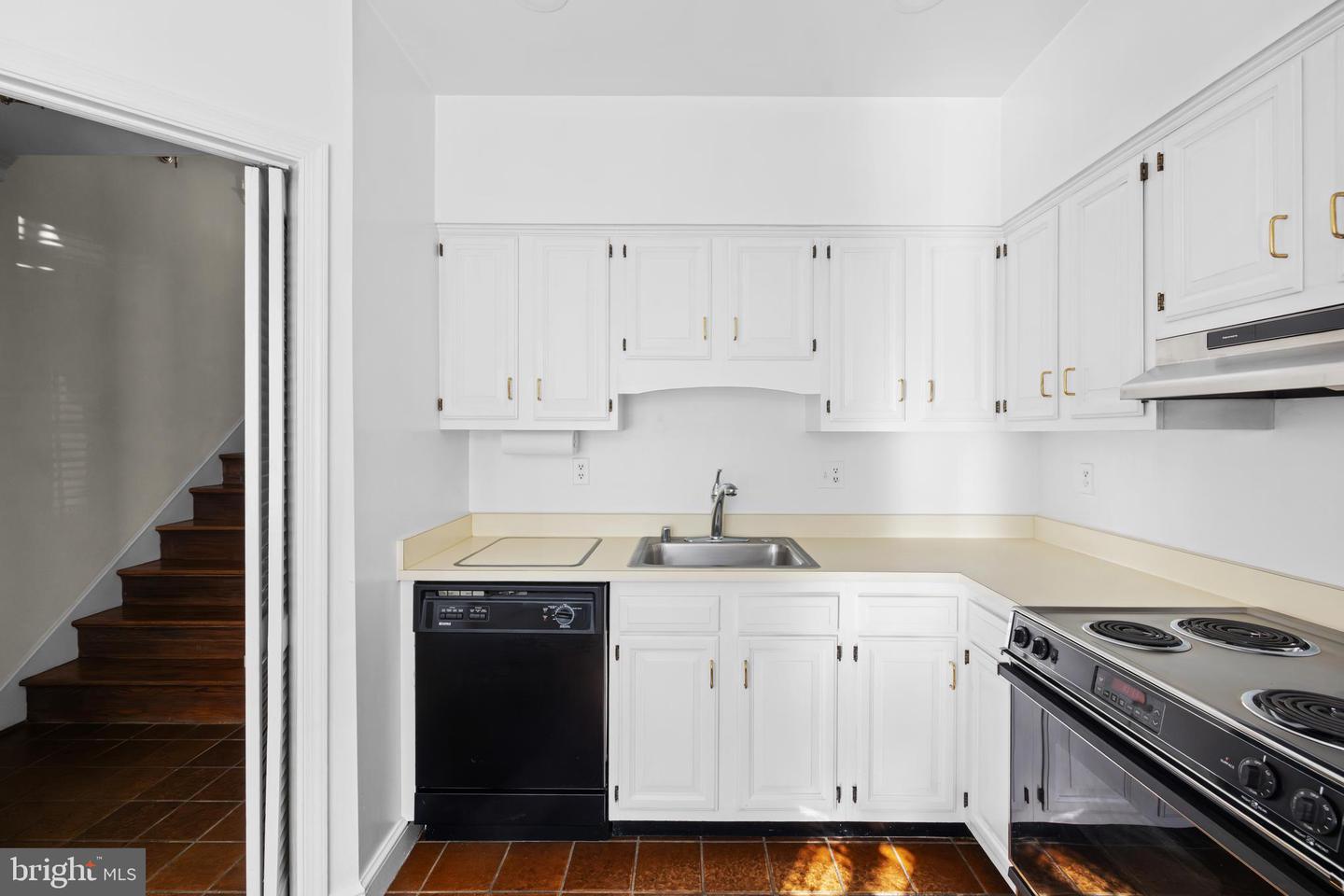 211 S WEST ST S, ALEXANDRIA, Virginia 22314, 3 Bedrooms Bedrooms, ,2 BathroomsBathrooms,Residential,For sale,211 S WEST ST S,VAAX2050878 MLS # VAAX2050878